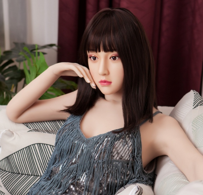 成人娃娃頭雕為什么選擇硅膠材質(zhì)的？